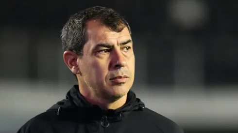 SP - SANTOS - 01/07/2024 - BRASILEIRO B 2024, SANTOS X CHAPECOENSE - Fabio Carille tecnico do Santos antes da partida contra o Chapecoense no estadio Vila Belmiro pelo campeonato Brasileiro B 2024.