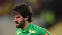 RJ - Rio de Janeiro - ELIMINATORIAS COPA DO MUNDO 2022, BRASIL X CHILE - Alisson goleiro do Brasil durante aquecimento antes da partida contra o Chile no estadio Maracana pelo campeonato Eliminatorias Copa do Mundo.