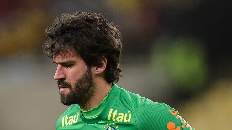 RJ - Rio de Janeiro - ELIMINATORIAS COPA DO MUNDO 2022, BRASIL X CHILE - Alisson goleiro do Brasil durante aquecimento antes da partida contra o Chile no estadio Maracana pelo campeonato Eliminatorias Copa do Mundo.