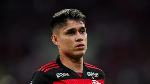 Luiz Araújo com a camisa do Flamengo. Foto: Thiago Ribeiro/AGIF