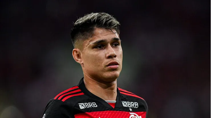 Luiz Araújo com a camisa do Flamengo. Foto: Thiago Ribeiro/AGIF