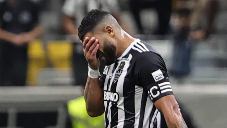 Hulk faz promessa para a torcida após sofrer goleada do Flamengo