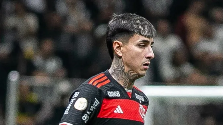 Pulgar, jogador do Flamengo, durante partida contra o Atlético-MG no estádio Arena MRV pelo Brasileirão Série A 2024. Foto: Fernando Moreno/AGIF