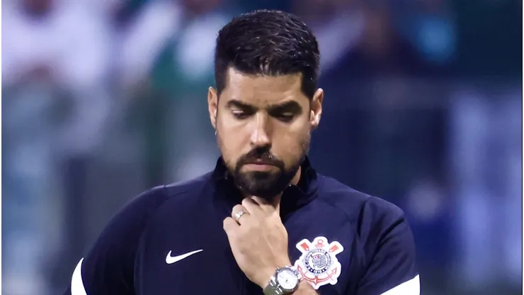 António Oliveira em partida entre Palmeiras x Corinthians pelo Campeonato Brasileiro