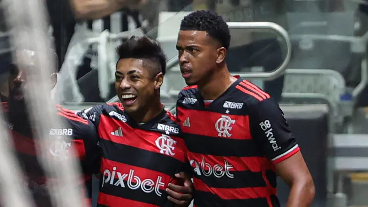 Bruno Henrique jogador do Flamengo comemora seu gol durante partida contra o Atletico-MG no estadio Arena MRV pelo campeonato Brasileiro A 2024. Foto: Gilson Lobo/AGIF