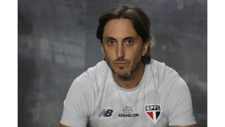 Zubeldía, técnico do São Paulo, voltou contra o Athletico