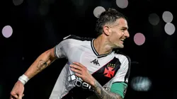 Vegetti comemorando gol contra o Fortaleza.