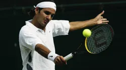 Roger Federer em uma de suas primeiras finais de Wimbledon, em 2003 (Foto: Alex Livesey/Getty Images)