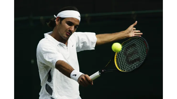 Roger Federer em uma de suas primeiras finais de Wimbledon, em 2003 (Foto: Alex Livesey/Getty Images)