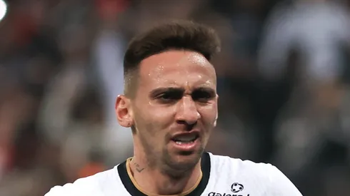 Mosquito comemora gol durante partida contra o Botafogo. Atacante interessa ao Peixe.