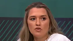 Ana Thaís, da TV Globo, enaltece qualidades do jogador colombiano.