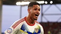 Venezuela e Canadá duelam pelas quartas de final.