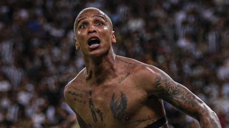Grêmio tem negociações com Deyverson.