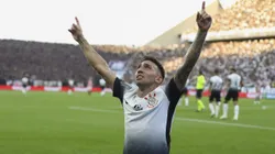 Gustavo Silva comemorando gol pelo Corinthians na Neo Química Arena. (Photo by Ricardo Moreira/Getty Images)