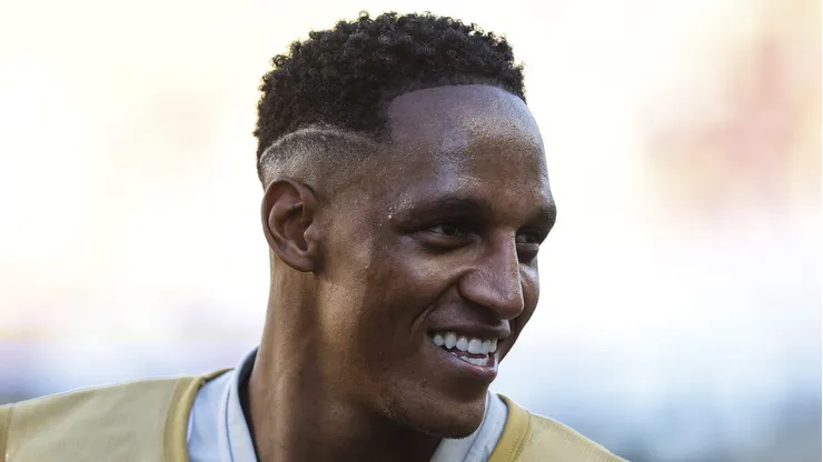 Yerry Mina, da Colômbia, negocia com o Alvinegro de General Severiano.