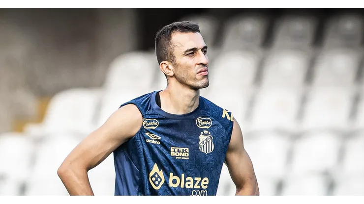 João Schmidt em treino na Vila Belmiro
