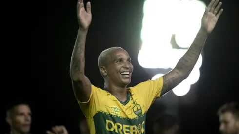 RJ - RIO DE JANEIRO - 12/03/2024 - COPA DO BRASIL 2024, PORTUGUESA X CUIABA - Deyverson jogador do Cuiaba comemora classificacao apos partida contra o Portuguesa no estadio Luso Brasileiro pelo campeonato Copa Do Brasil 2024. Foto: Jorge Rodrigues/AGIF