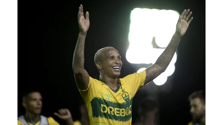 RJ - RIO DE JANEIRO - 12/03/2024 - COPA DO BRASIL 2024, PORTUGUESA X CUIABA - Deyverson jogador do Cuiaba comemora classificacao apos partida contra o Portuguesa no estadio Luso Brasileiro pelo campeonato Copa Do Brasil 2024. Foto: Jorge Rodrigues/AGIF