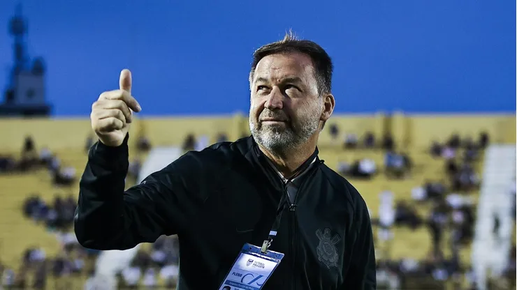 Augusto Melo vem se movimentando no mercado para mudar o cenário da equipe no Brasileirão