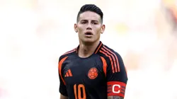 Torcedores reagiram ao desemepnho do meio-campista colombiano. Photo by Tim Nwachukwu/Getty Images