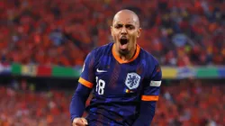 Malen comemorando um dos gols da classificação da Holanda contra a Romênia pela Euro 2024. (Photo by Alex Livesey/Getty Images)