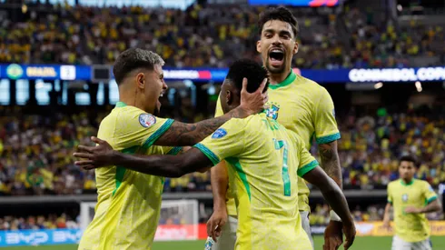 Seleção Brasileira precisa garantir a classificação. Kevork Djansezian/Getty Images.