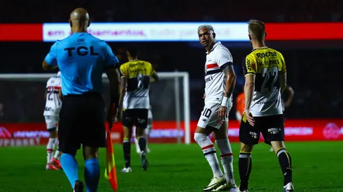 Luciano e os amarelos. Foto: Marco Miatelo/AGIF