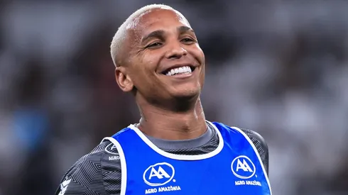 Deyverson durante aquecimento antes da partida entre Corinthians e Cuiabá, na Neo Química Arena, pelo Campeonato Brasileiro de 2023, no dia 10/06.