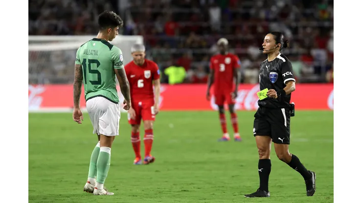 Árbitra Edina Alves atuando na Copa América 2024. (Foto de Leonardo Fernandez/Getty Images)