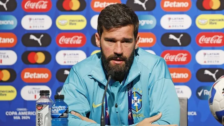 Alisson em coletiva de imprensa. Foto: Rafael Ribeiro/ CBF