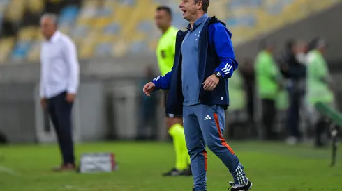 Fernando Seabra prepara time do Cruzeiro para enfrentar o Criciúma.