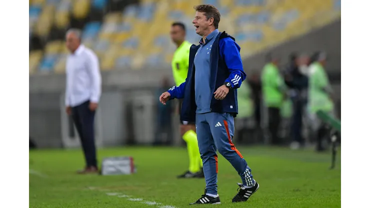Fernando Seabra prepara time do Cruzeiro para enfrentar o Criciúma.