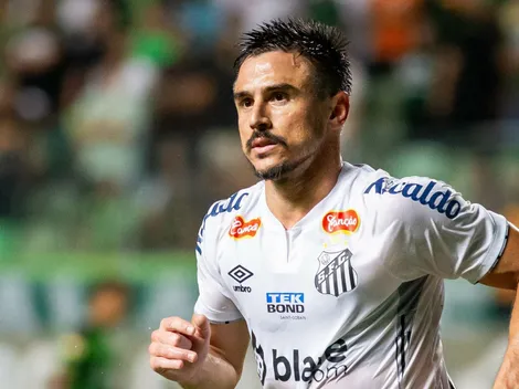 Santos faz gol no apagar das luzes e volta ao G-4 da Série B