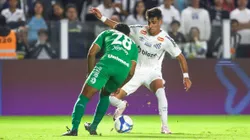 SP - SANTOS - 01/07/2024 - BRASILEIRO B 2024, SANTOS X CHAPECOENSE - Pedrinho jogador do Santos durante partida contra o Chapecoense no estadio Vila Belmiro pelo campeonato Brasileiro B 2024. Foto: Reinaldo Campos/AGIF