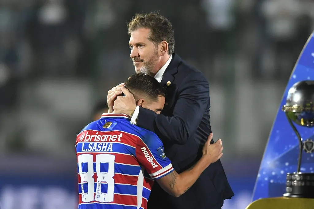 Lucas Sasha é um dos jogadores de confiança de Juan Pablo Vojvoda no Fortaleza – Foto: Marcelo Endelli/Getty Images