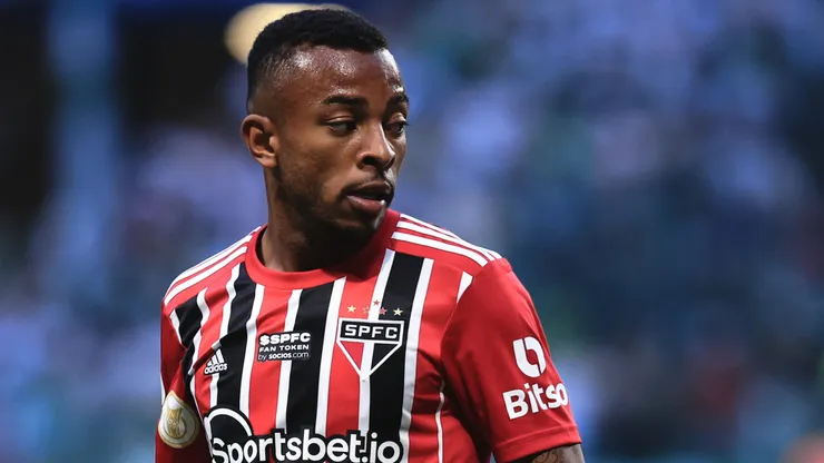 Lateral-esquerdo continua sem acerto com Tricolor Paulista