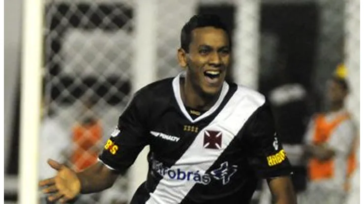 Souza aceitou proposta do Vasco com redução pesada em seus vencimentos