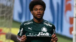 Luiz Adriano foi vetado pelo CG e Santos negocia com outro camisa 9
