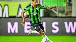 Goiás e América-MG duelam pela parte de cima da tabela.