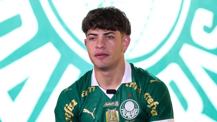 Giay comentou sobre a chegada no Verdão e o papel de Abel nas negociações