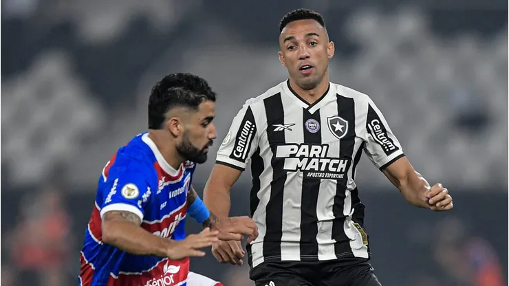 Marçal jogador do Botafogo durante partida contra o Fortaleza no estadio Engenhao pelo campeonato Brasileiro A 2024. Foto: Thiago Ribeiro/AGIF
