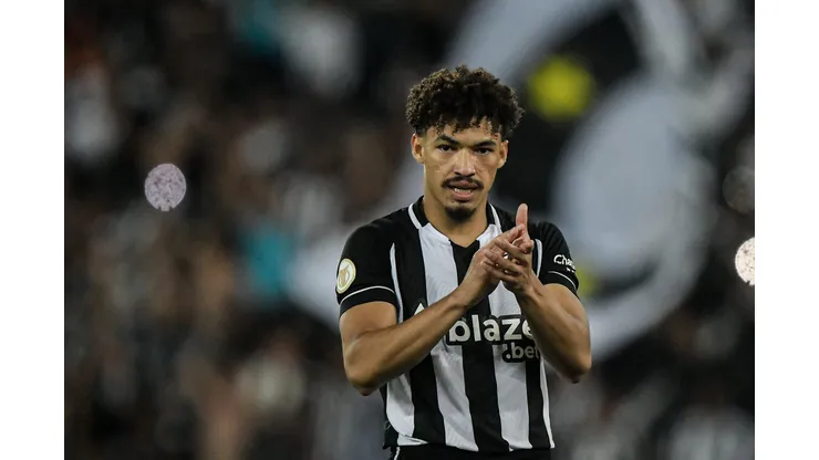 Adryelson ex-jogador do Botafogo durante partida contra o Coritiba no estadio Engenhao pelo campeonato Brasileiro A 2022
