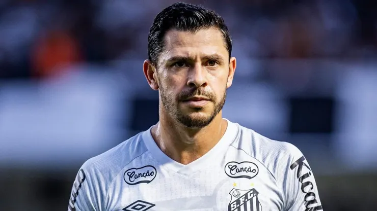 Giuliano Defende Carille e Ressalta Suporte do Elenco do Santos: 'Não é Justo Culpar Apenas o Treinador'