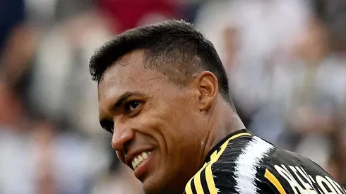 Alex Sandro deve ficar à disposição de Tite contra o Vasco.