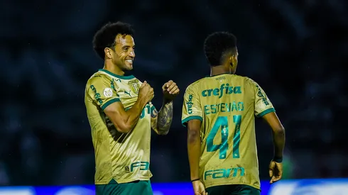 Felipe Anderson e Estêvão no Palmeiras. Foto: Marco Miatelo/AGIF