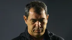 SP - SANTOS - 30/08/2024 - BRASILEIRO B 2024, SANTOS X PONTE PRETA - Fabio Carille tecnico do Santos antes da partida contra o Ponte Preta no estadio Vila Belmiro pelo campeonato Brasileiro B 2024. Foto: Reinaldo Campos/AGIF.