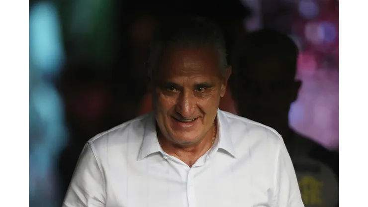 RIO DE JANEIRO, BRAZIL - AUGUST 15: Adenor Tite coach of Flamengo enters the pitch prior to the Copa CONMEBOL Libertadores match between Flamengo and Bolivar at Maracana Stadium on August 15, 2024 in Rio de Janeiro, Brazil. (Photo by Wagner Meier/Getty Images)