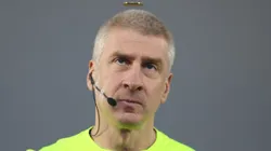 RIO DE JANEIRO, BRAZIL - AUGUST 10: Referee Anderson Daronco during coin toss before a Brasileirao 2024 match between Vasco and Fluminense at Estadio Olimpico Nilton Santos on August 10, 2024 in Rio de Janeiro, Brazil. (Photo by Lucas Figueiredo/Getty Images)