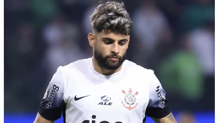 Yuri Alberto é um dos mais criticados, mas comissão técnica apoia o jogador