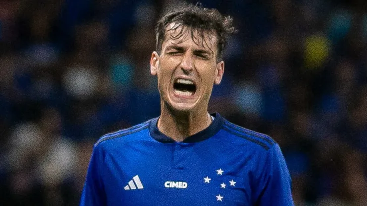 Dinenno ainda não conseguiu render jogando pelo Cruzeiro.